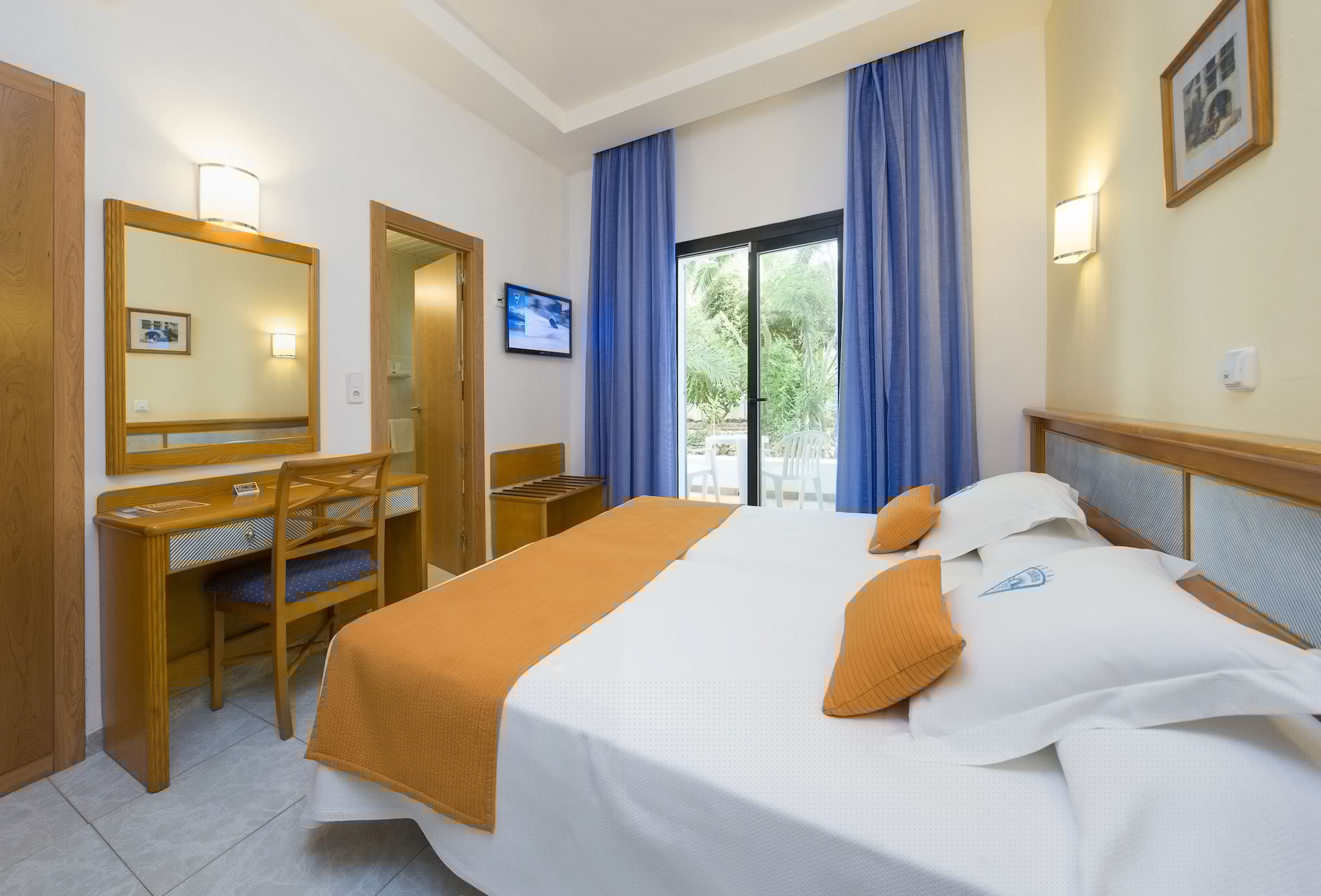 BASIC, DOUBLE OR TWIN BED, BALCONY, GROUND FLOOR