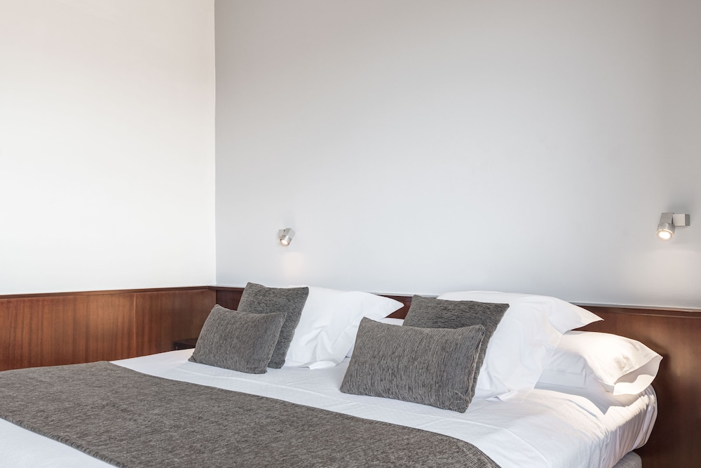 Emporda Hotel 11/66