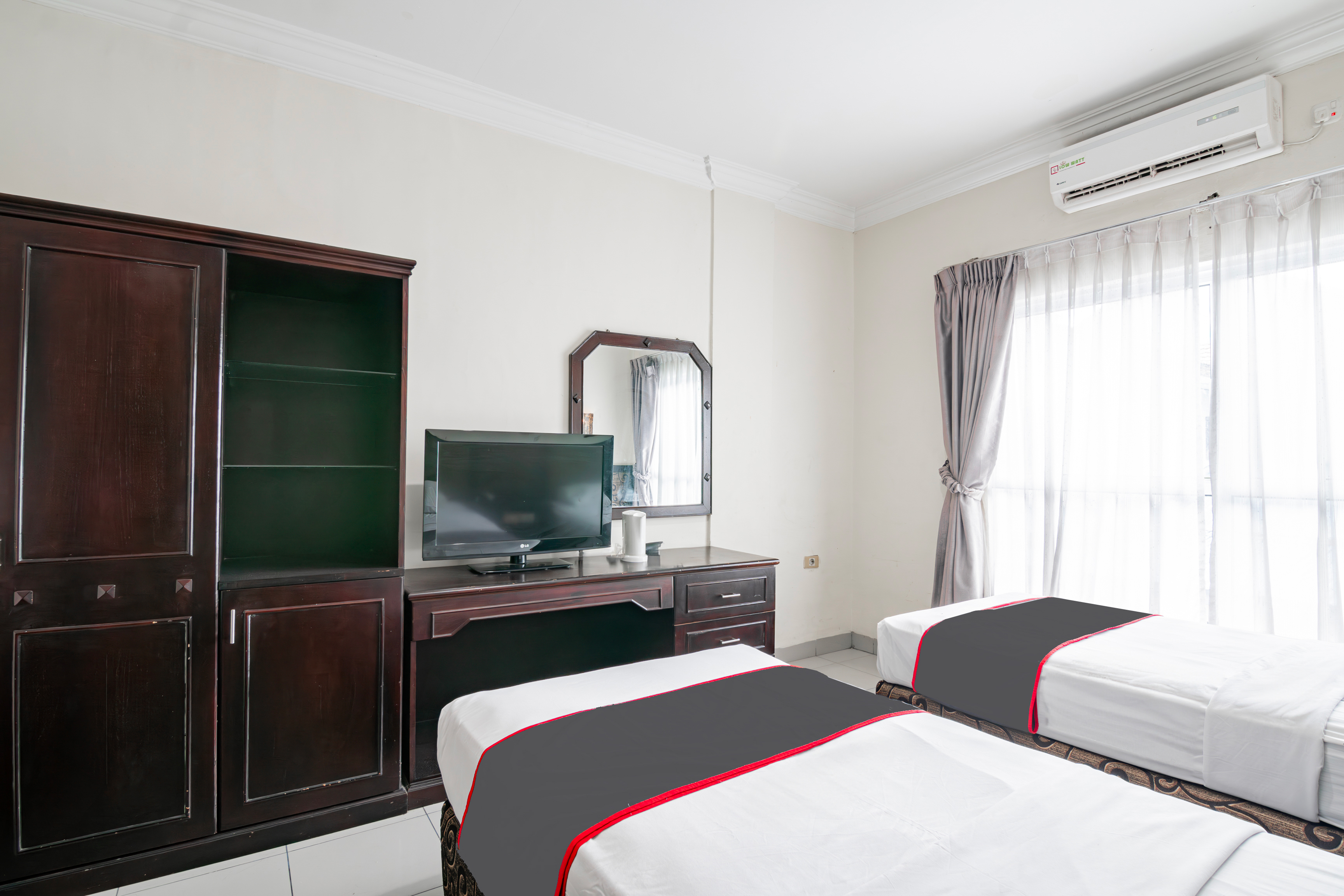Collection O Senapelan Near Rsud Petala Bumi Formerly De Town Hotel 38/54