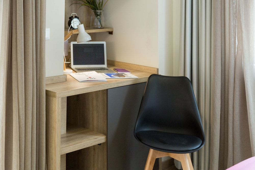Hotel @ Syngrou Fix 43/50