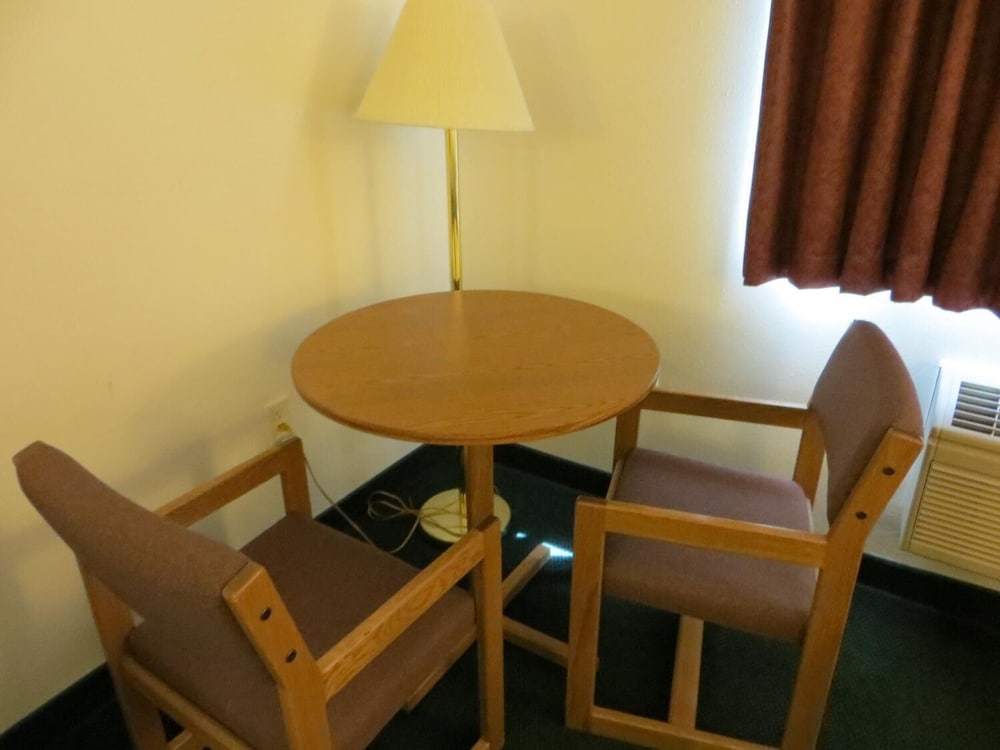 AmeriVu Inn and Suites-Stanley 35/47