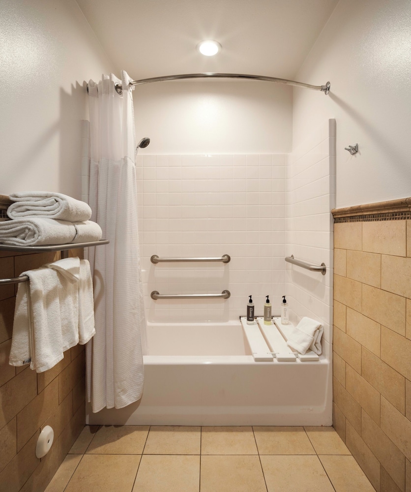 Ayres Hotel Chino Hills 54/55