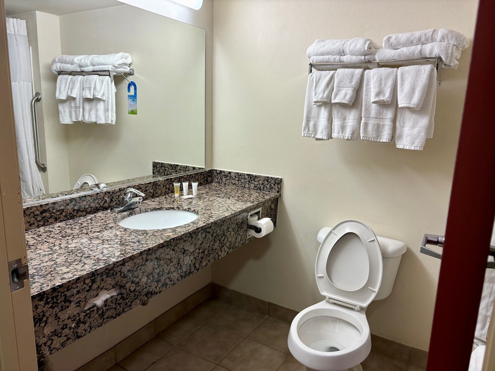 Days Inn & Suites by Wyndham Laurel Near Fort Meade 37/37