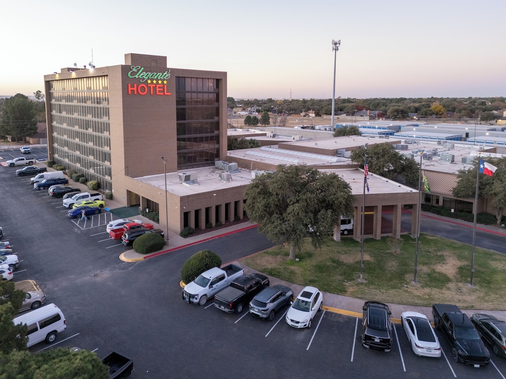 MCM Elegante Hotel and Conference Center 43/52