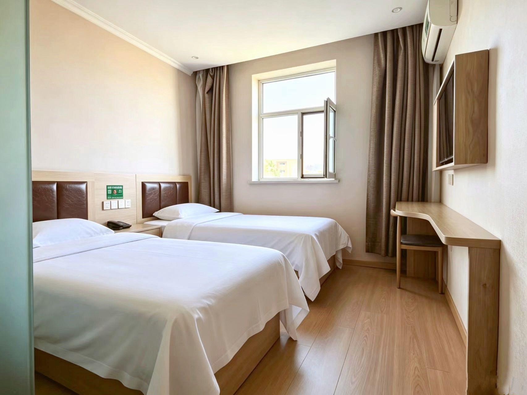 Room, Twin Beds