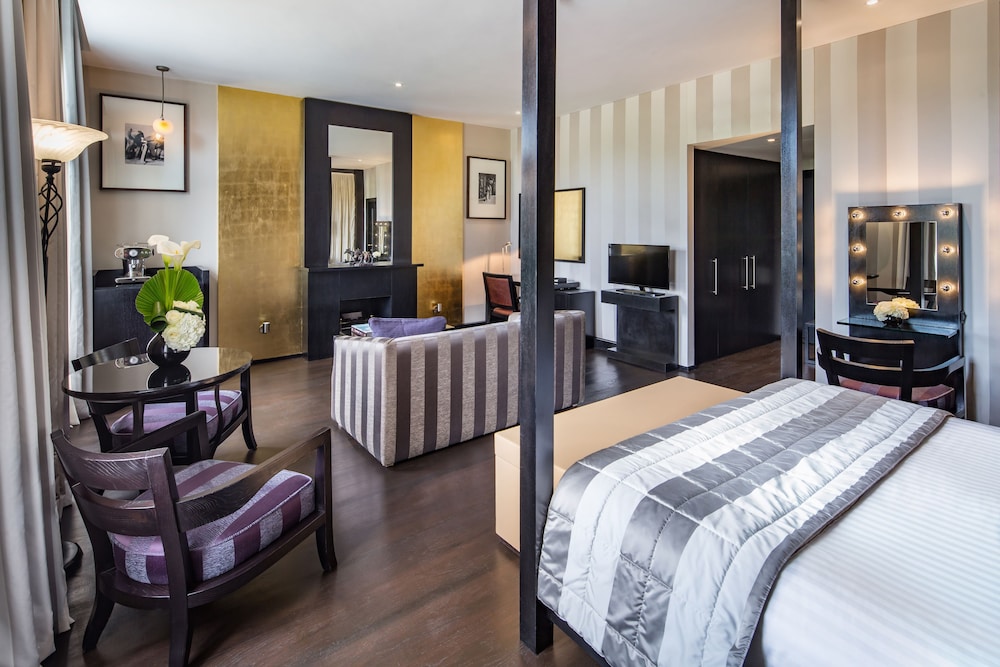 60 Hyde Park Gate Hotel 15/71