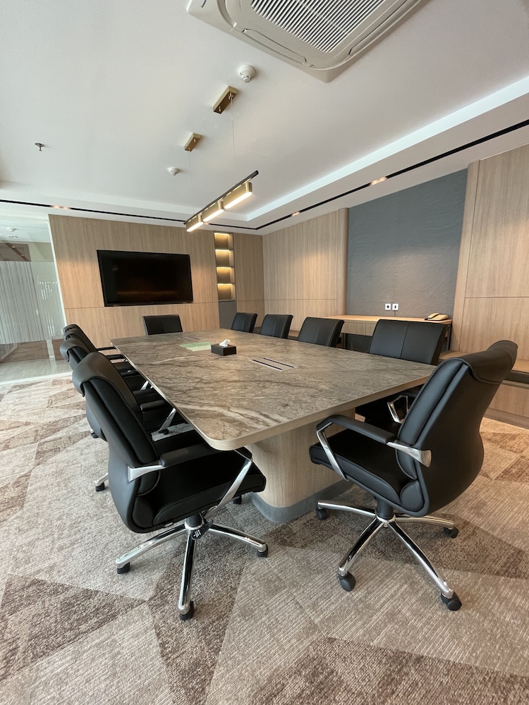 Avissa Suites 61/72