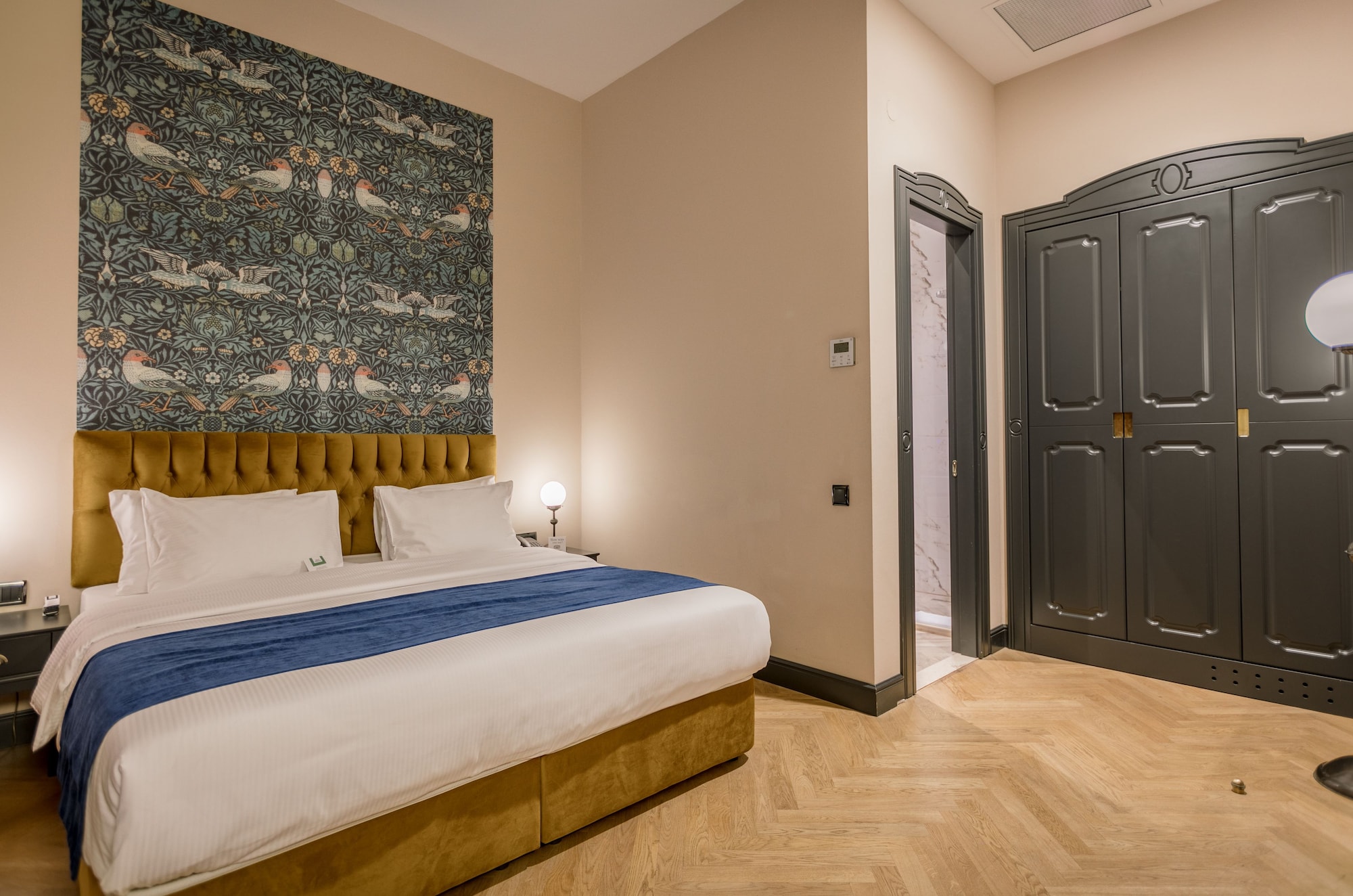 Madatovi, Twin Beds