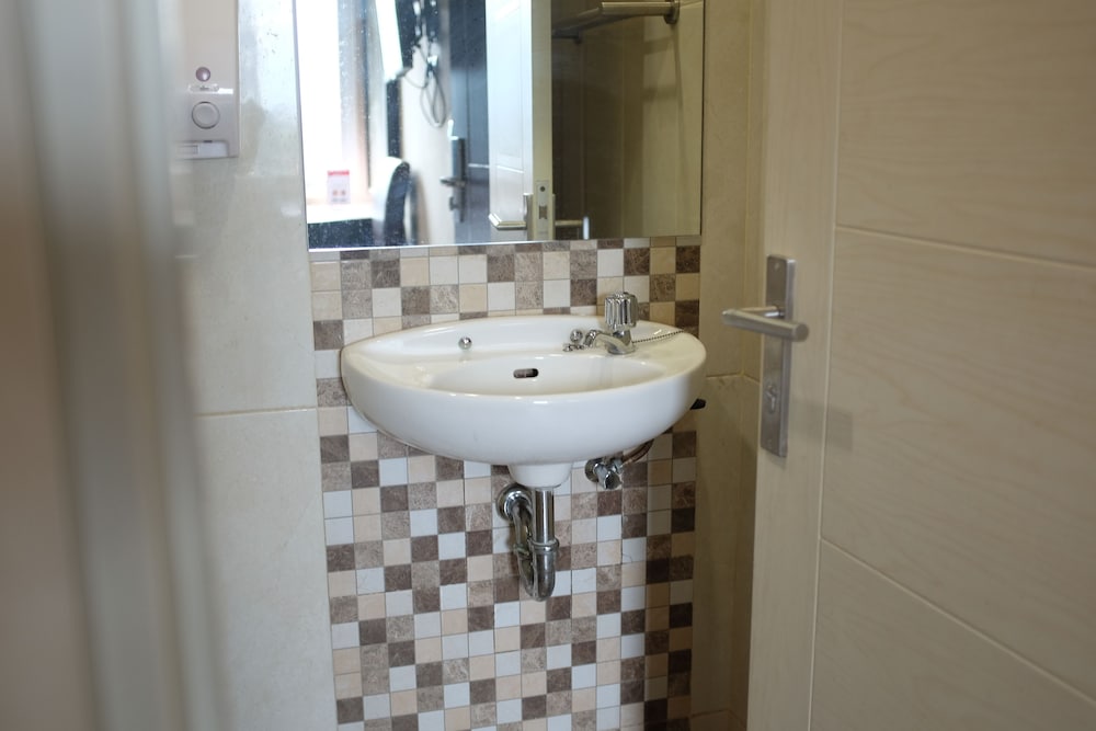 Reddoorz Plus @ Thamrin 48/50