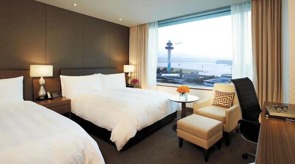 Deluxe, Family, 1 Double and 1 Single Bed, Airport View