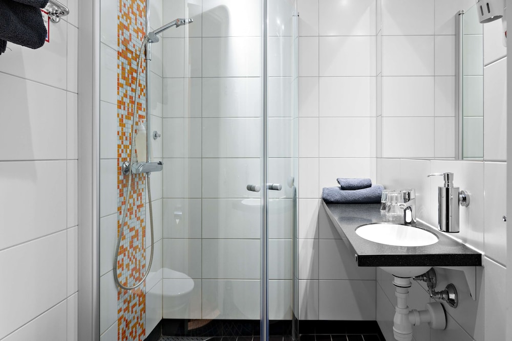 Economy, Double Bed, No Window, Aiden by Best Western Stockholm City 3/3