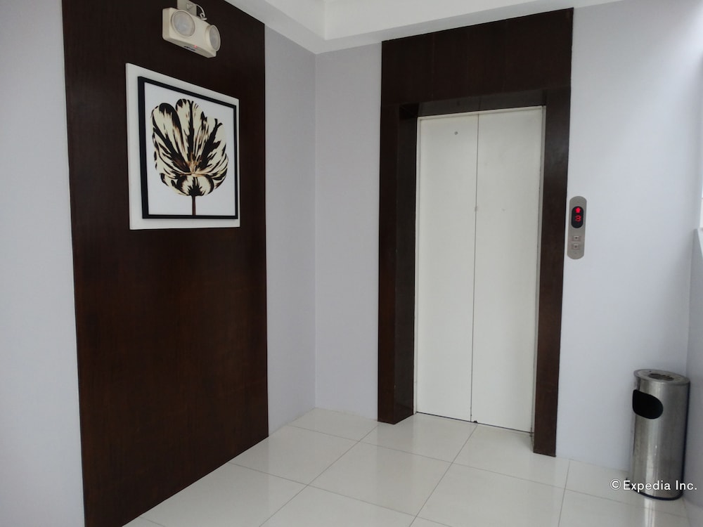 Holiday Suites Business District 22/49