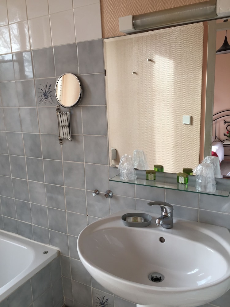 HOSTELLERIE DE LA SOURCE 11/49
