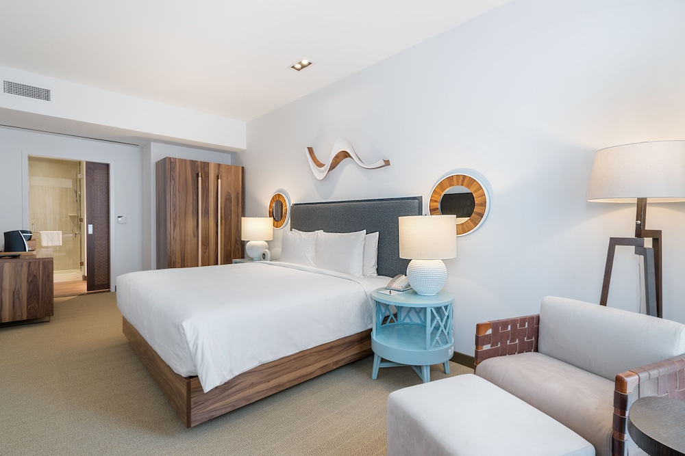 ROOM, KING BED