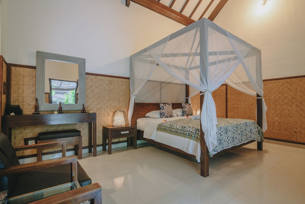 Frangipani Beach Villa 33/68