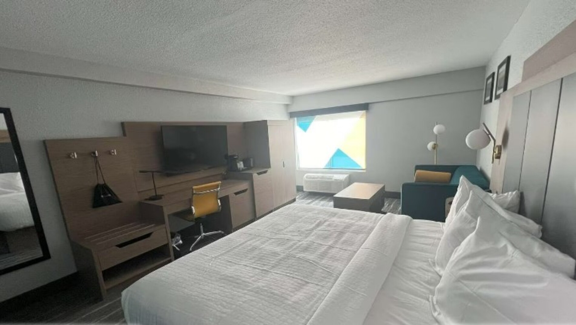 Suite, King Bed, Sofa