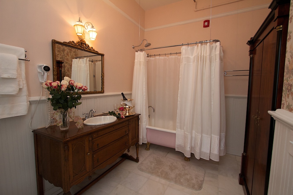Hassinger Daniels Mansion Bed and Breakfast 12/50