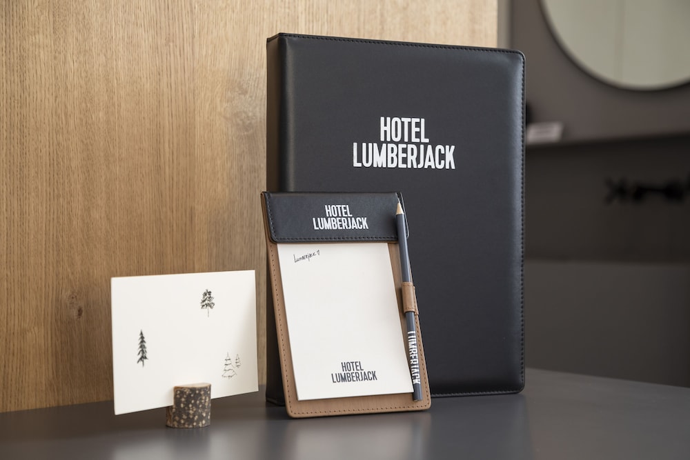 The Lumberjack Hotel 34/71