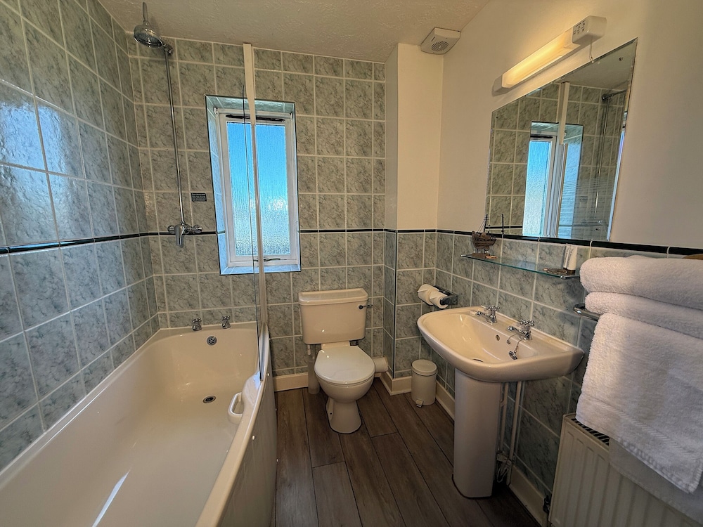 The River Haven Hotel 37/39