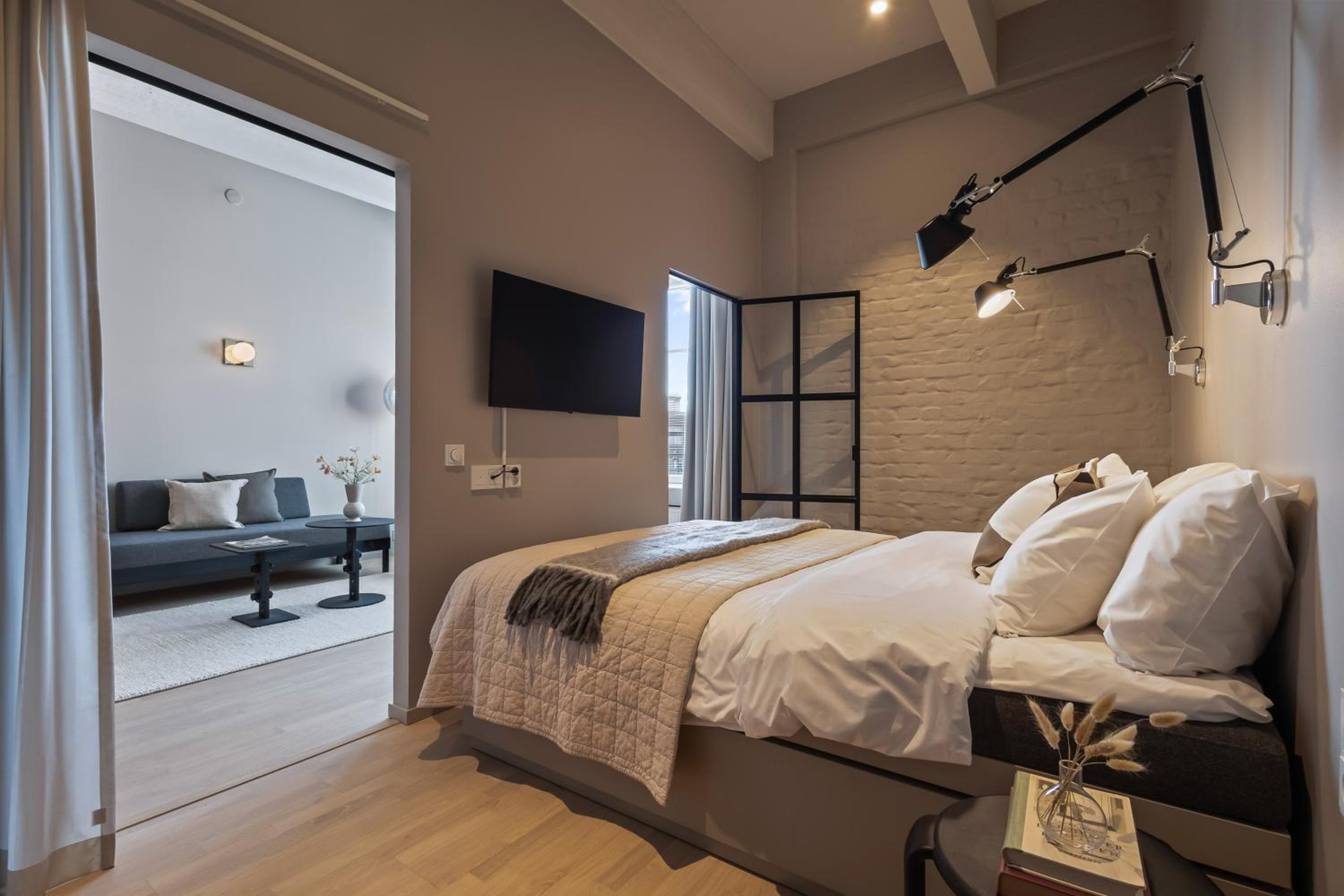 Atelier, Apartment
