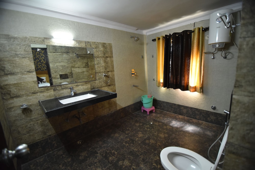Hotel Vaishnavi 30/58