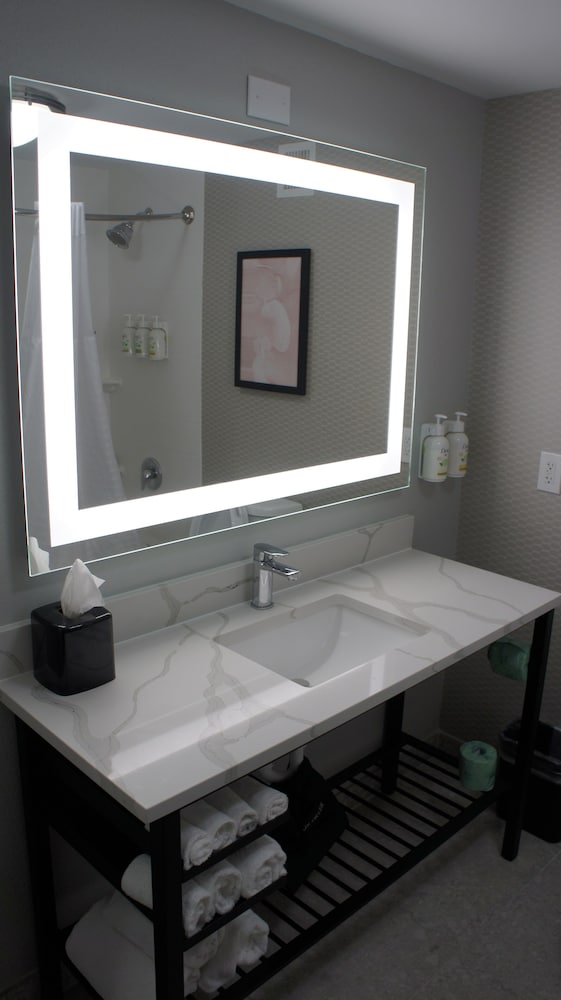 Hawthorn Extended Stay by Wyndham Knoxville 45/46