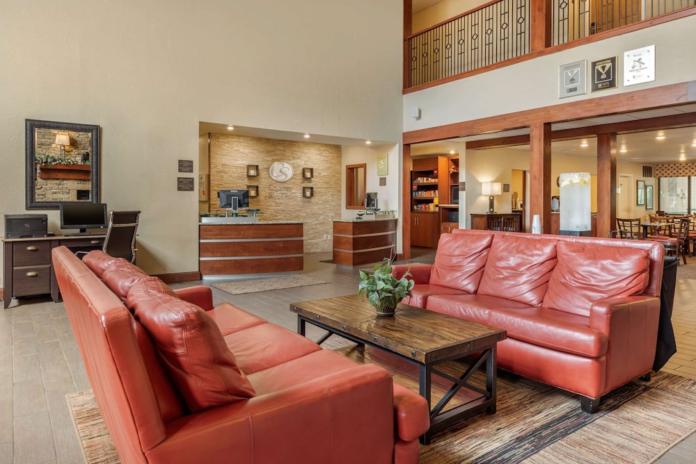 Comfort Suites near Route 66 34/49