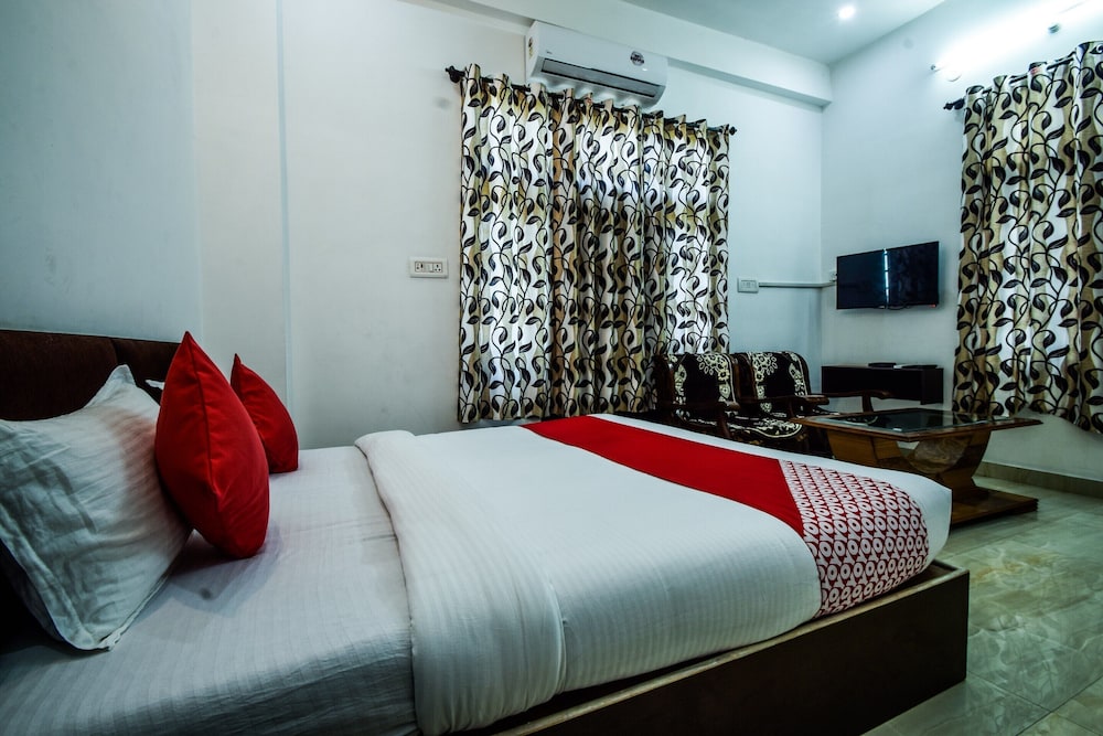 Oyo 10682 Hotel Blue Lotus 8/17