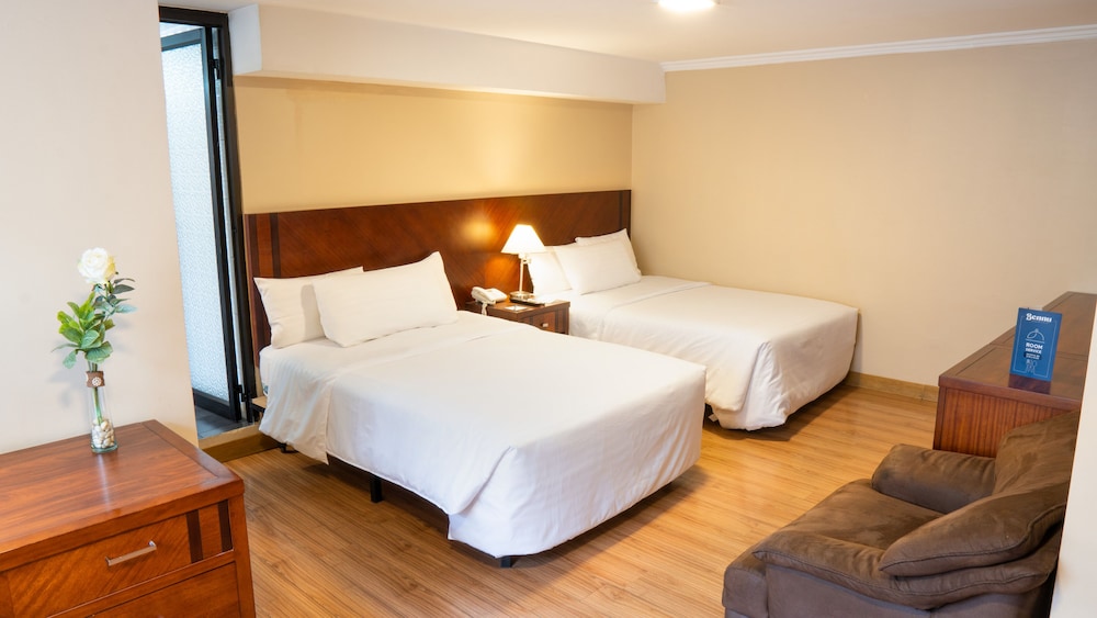 Fenix Hotel 30/66