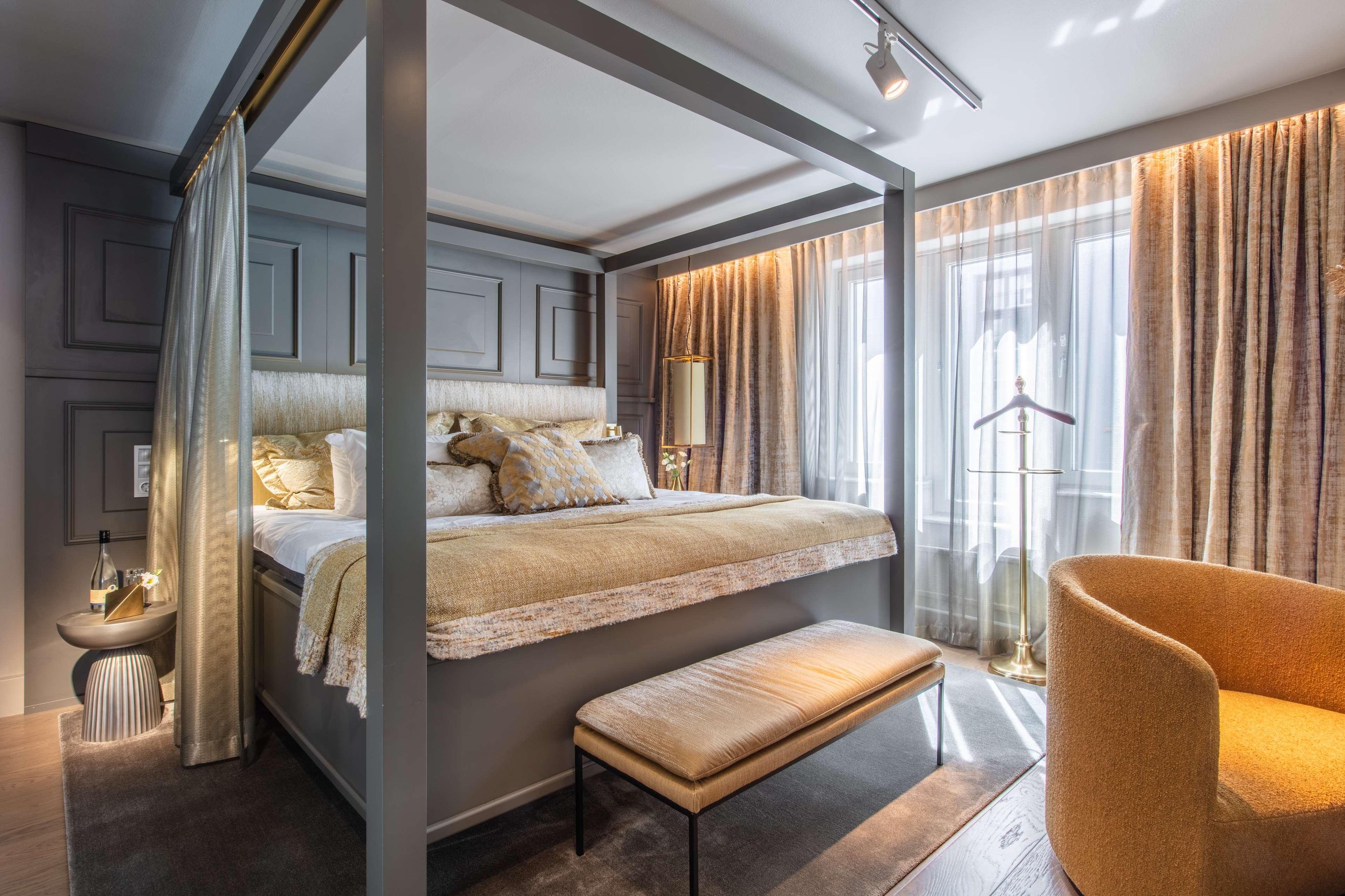 Murphy Bed, Suite