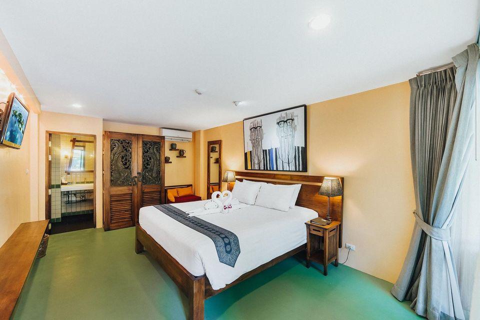 Room, Pool Access