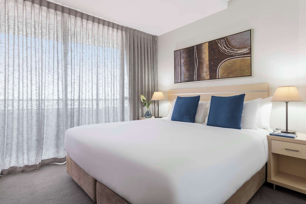 Oaks Brisbane Aurora Suites 26/74