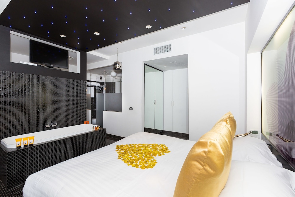 JC Contemporary Hotel 9/50