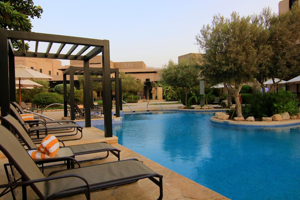 Azimut Hotel Musandam 66/68