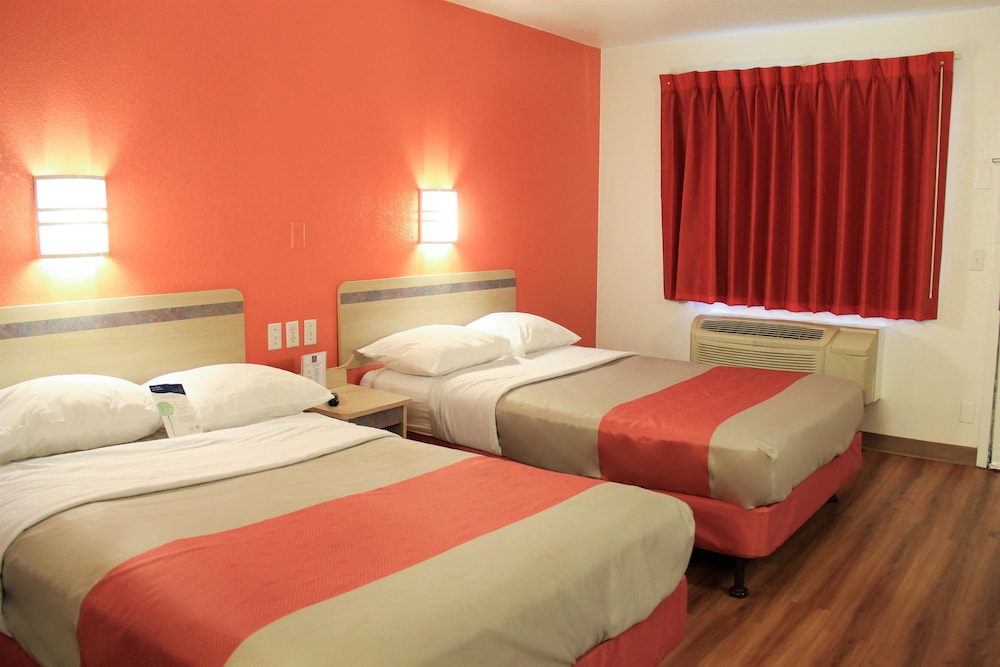 Motel6 Enfield, CT - Hartford 22/57
