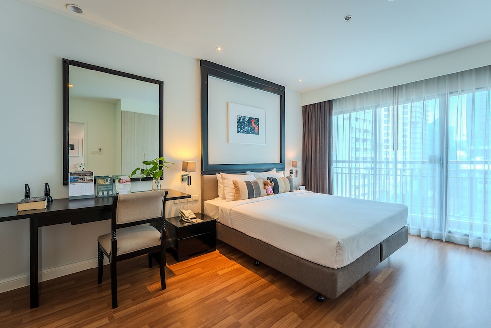 1 Bedroom, Family Suite, King and Queen Bed 2/8