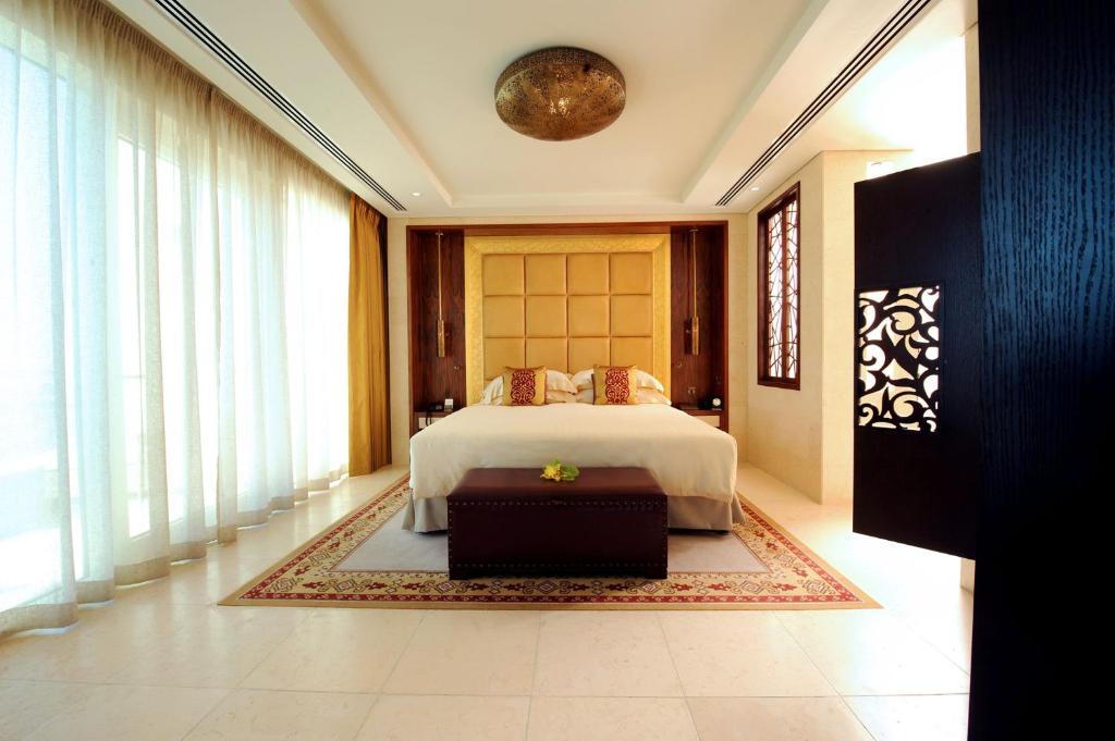 Diplomat, Suite, Skyline View