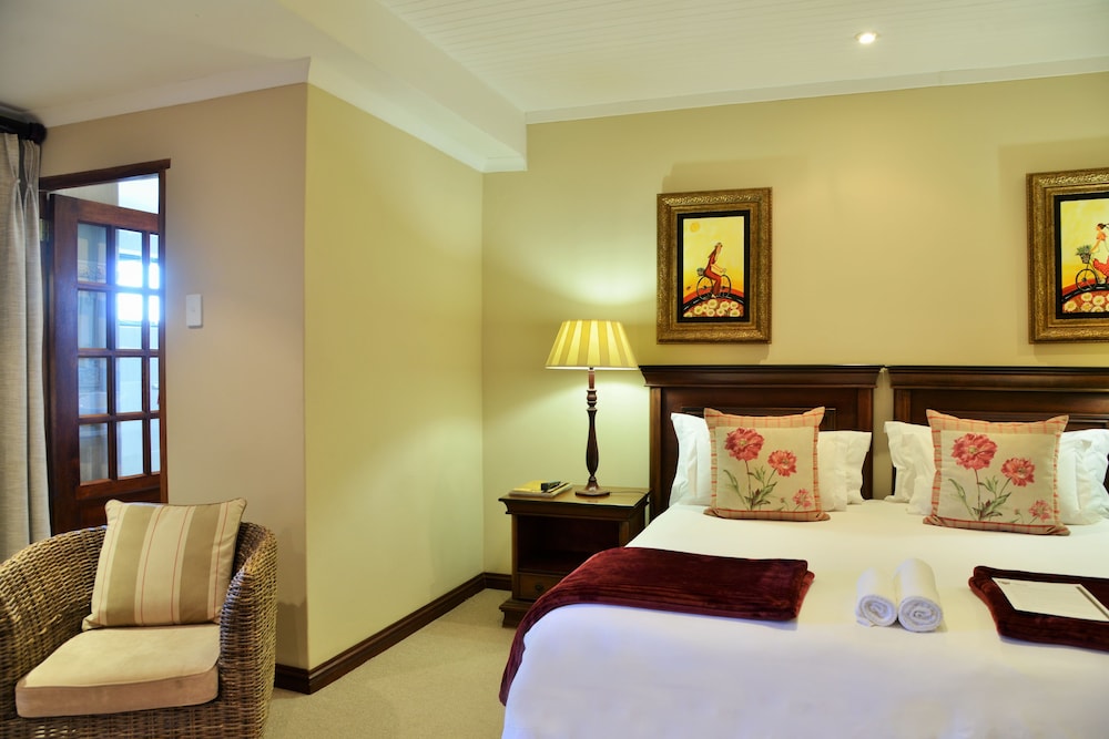 Stirling Manor Boutique Guest House 7/50