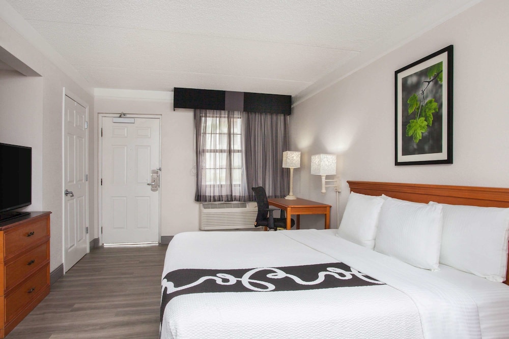 Baymont by Wyndham Fort Myers Central 9/27