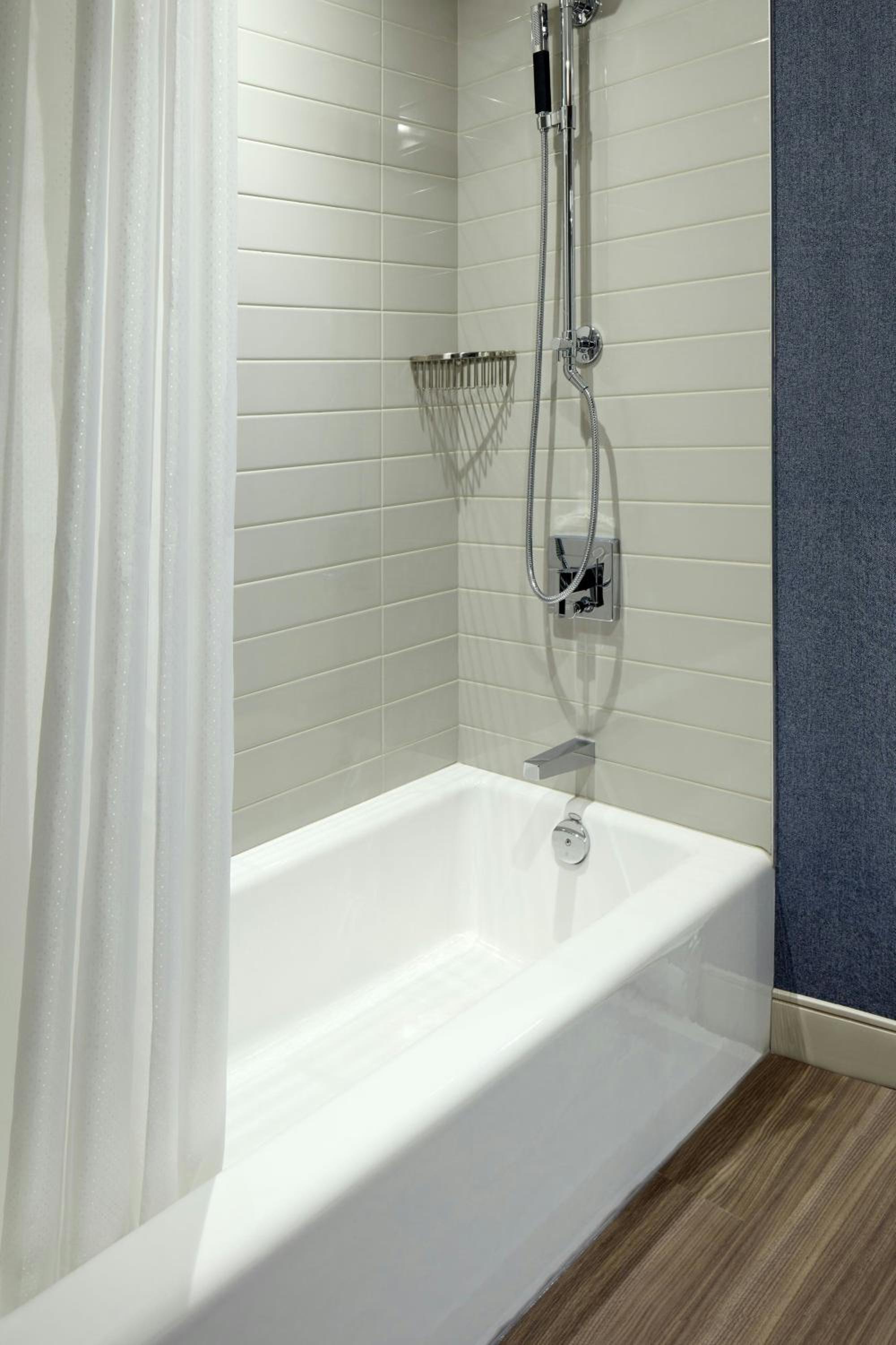 غرفة بسرير كينج وسريرين كوين، Quebec City Marriott Downtown 7/7