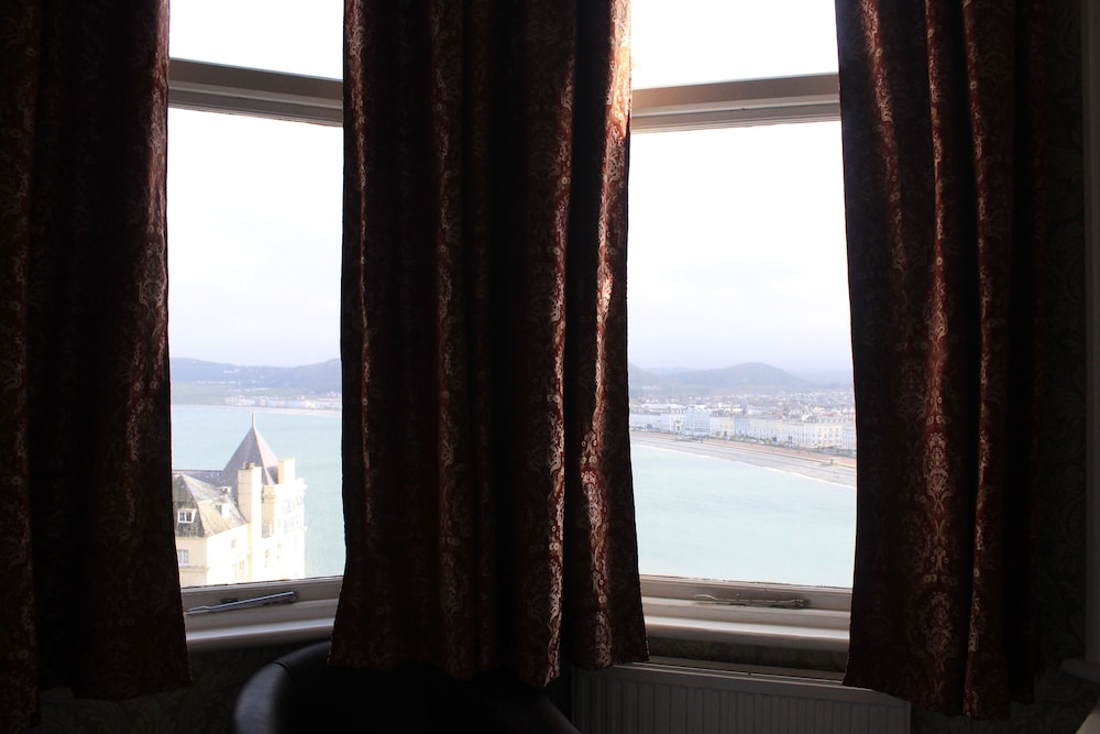 Headlands Hotel 25/33