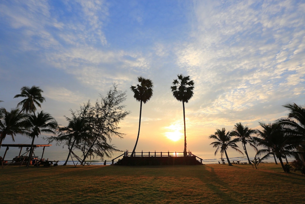 Bansaithong Beach Resort 43/52