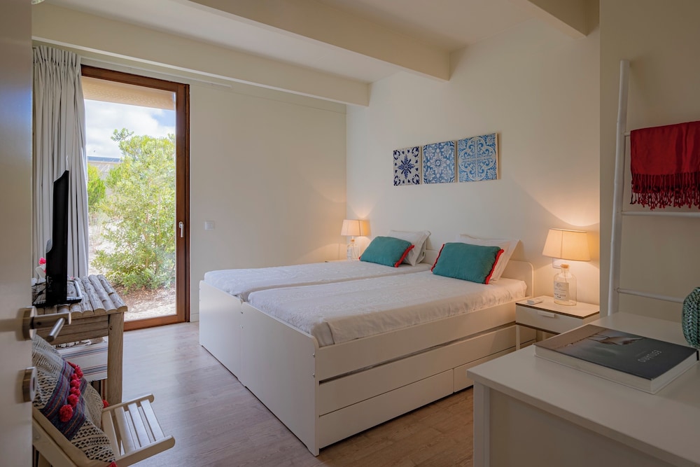 3 Bedrooms, Aqua, Villa, 1 Double and 4 Single Beds, Private Pool