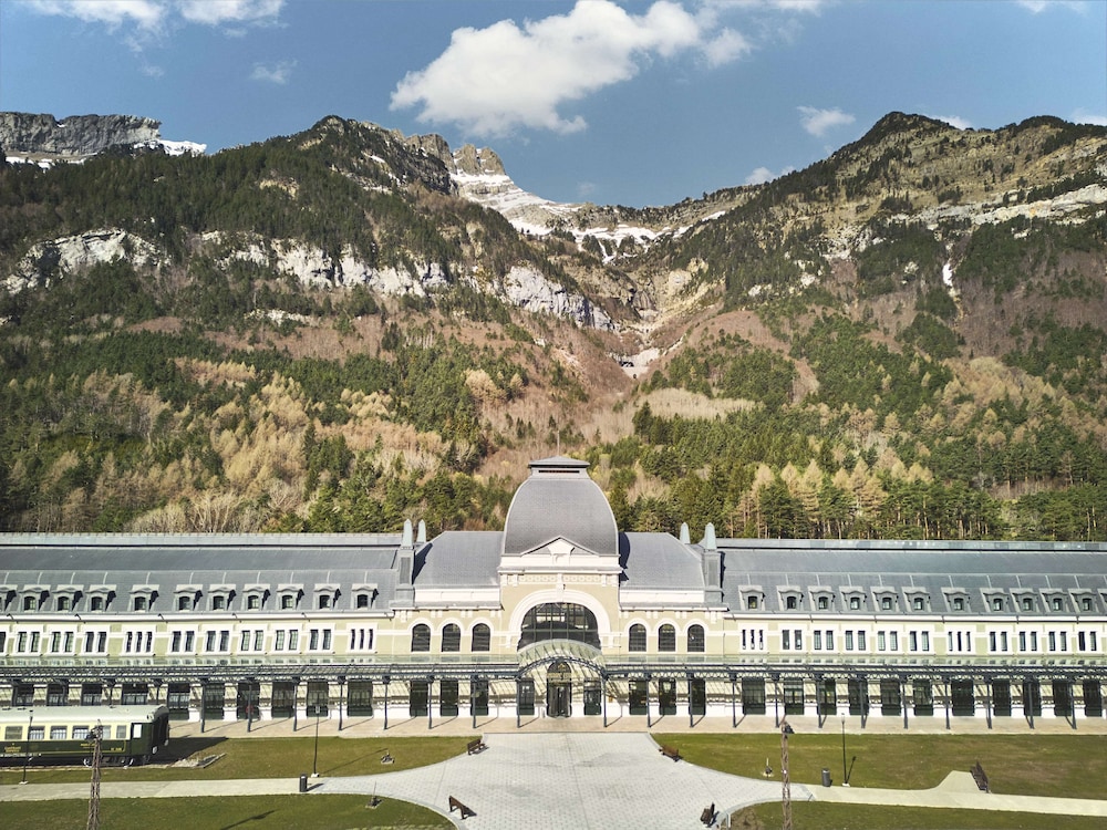 Canfranc Estación, a Royal Hideaway Hotel 58/62