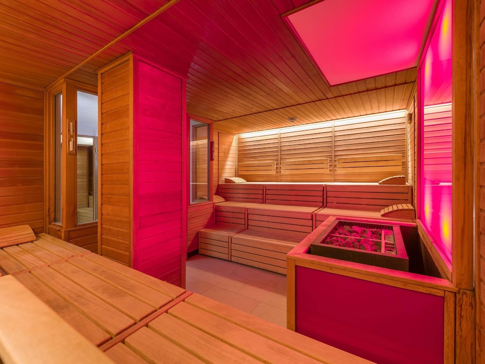 Movenpick Amsterdam City Centre 36/75