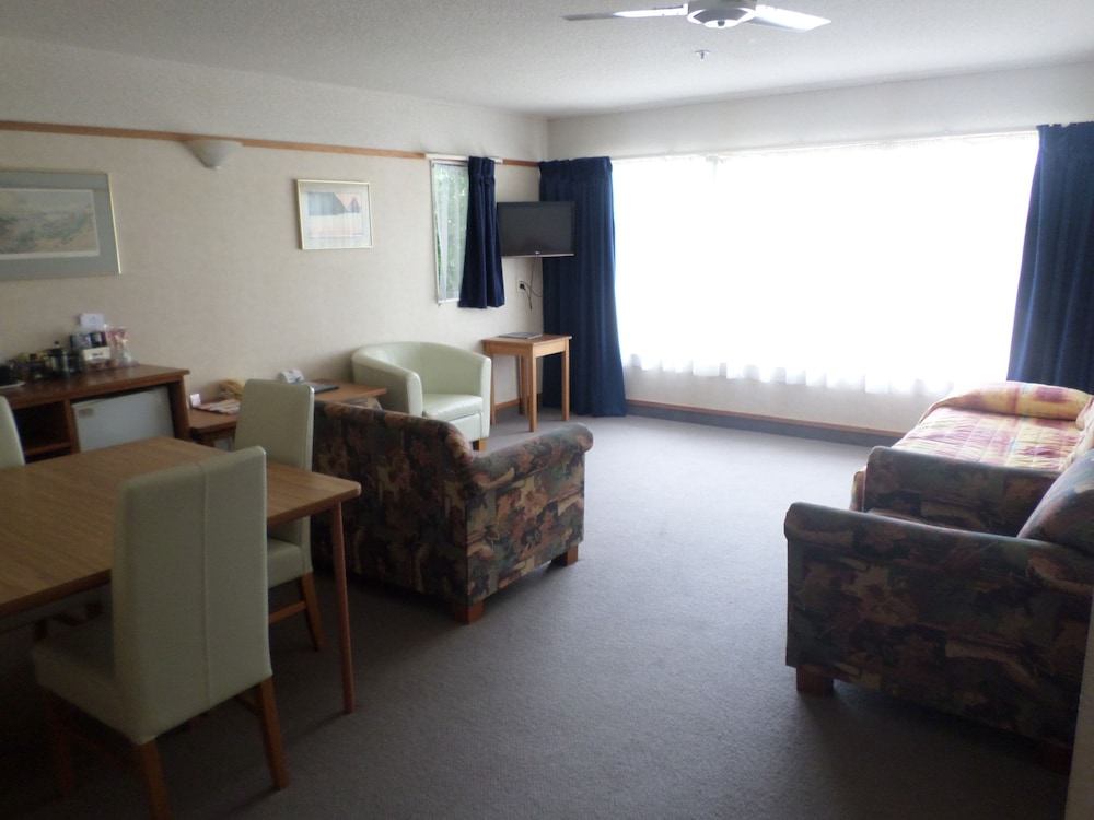 Distinction Hamilton Hotel Conference Centre 30/50