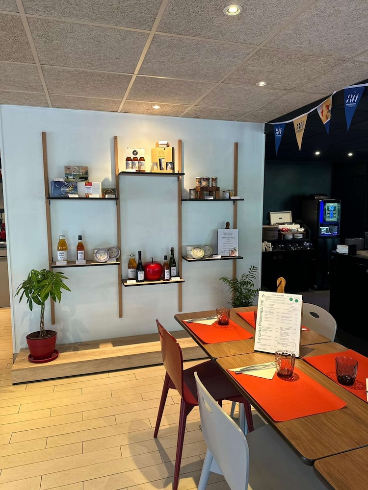restaurant cafeteria