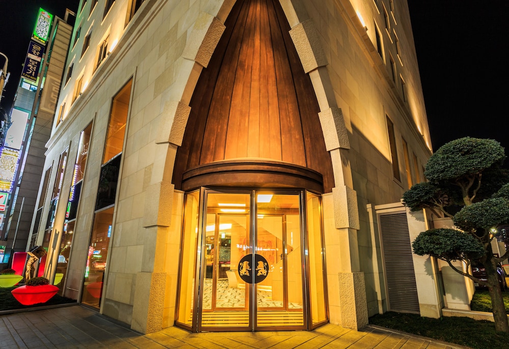 Hotel Leo 4/48