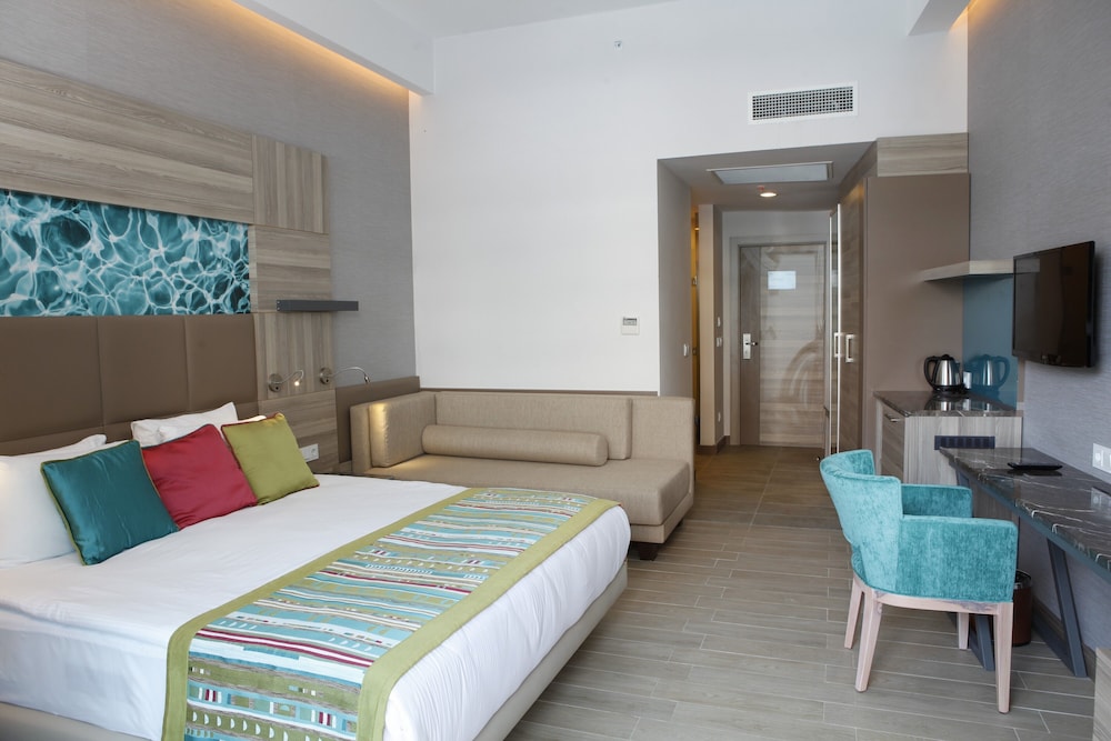 Long Beach Alanya 11/50