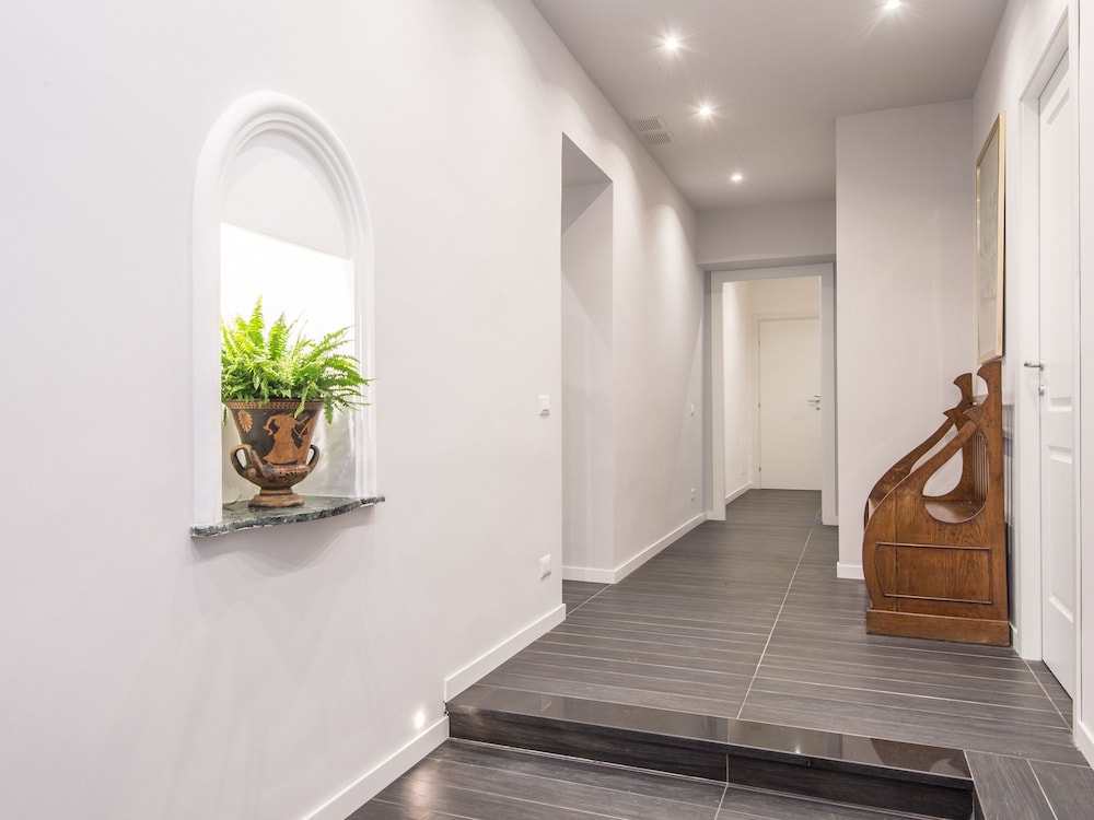 Vatican Luxury Suites 50/65